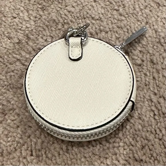 BÉIS The Sailor AirTag Charm Keychain – New Without Tags - Picture 2 of 3